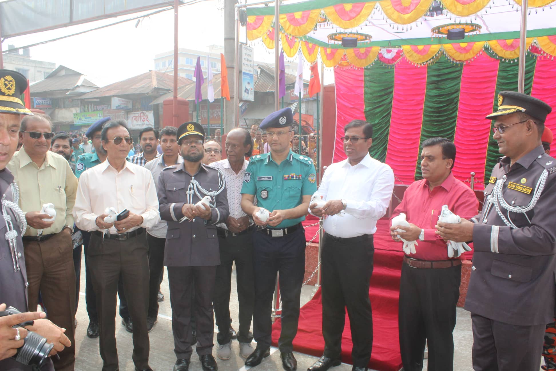 বরিশালে ফায়ার সার্ভিস সিভিল ডিফেন্স সপ্তাহ অনুষ্ঠিত