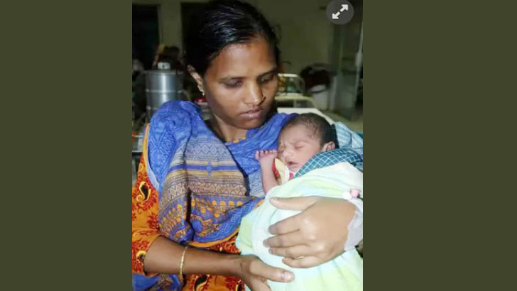 চলন্ত ট্রেনে সন্তান জন্ম