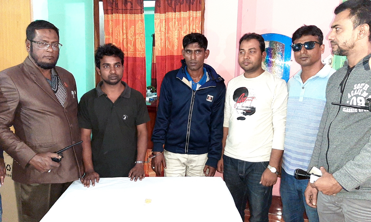 ইয়াবা বিক্রিকালে হাতেনাতে পুলিশের কনস্টেবল ধরা