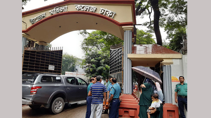 ইডেনে ছাত্রলীগকর্মীকে বটি দিয়ে কোপালেন ছাত্রলীগ নেত্রী!