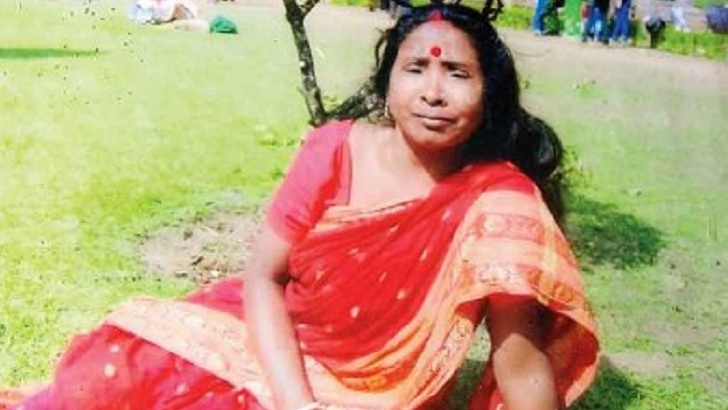 বটি দিয়ে নিজেই নিজের গলা কাটেন এই গৃহবধূ!