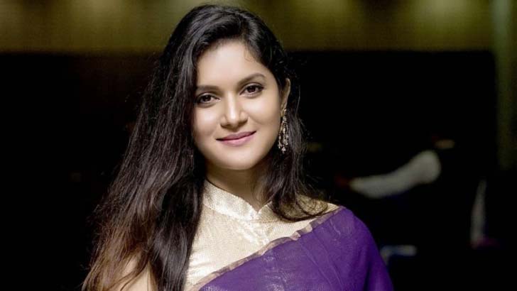 অন্তরঙ্গ ছবি নিয়ে ক্ষেপেছেন যেসব তারকা