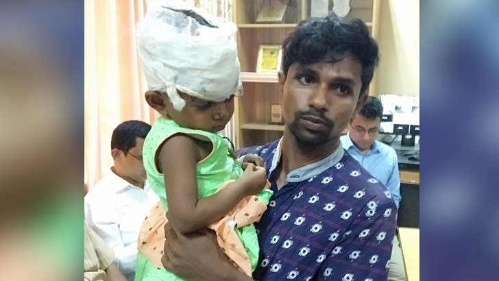 ট্রেন দুর্ঘটনার পর মাকে খুঁজছে শিশু মাহিমা