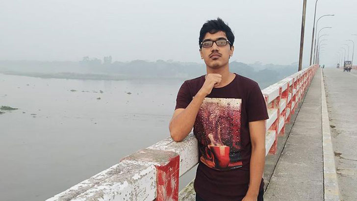 মেসে ছাত্রের ঝুলন্ত লাশ, হাতে সুইসাইড নোট