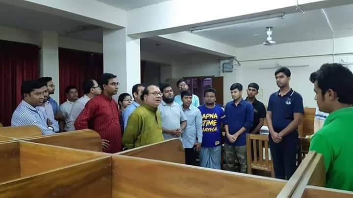 দুর্যোগকালীন মুহূর্তে শিক্ষার্থীদের পাশে বরিশাল বিশ্ববিদ্যালয় উপাচার্য 