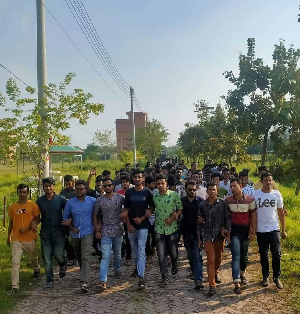 বরিশাল বিশ্ববিদ্যালয় ছাত্রলীগের দুই গ্রুপ পাল্টাপাল্টি অবস্থানে