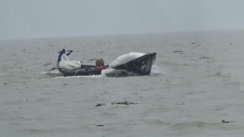 ভোলায় ট্রলার ডুবিতে নিখোঁজ ৯ জেলের লাশ বরিশালে উদ্ধার