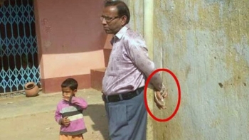 প্রধান শিক্ষককে খুঁটির সঙ্গে বাঁধল এলাকাবাসী