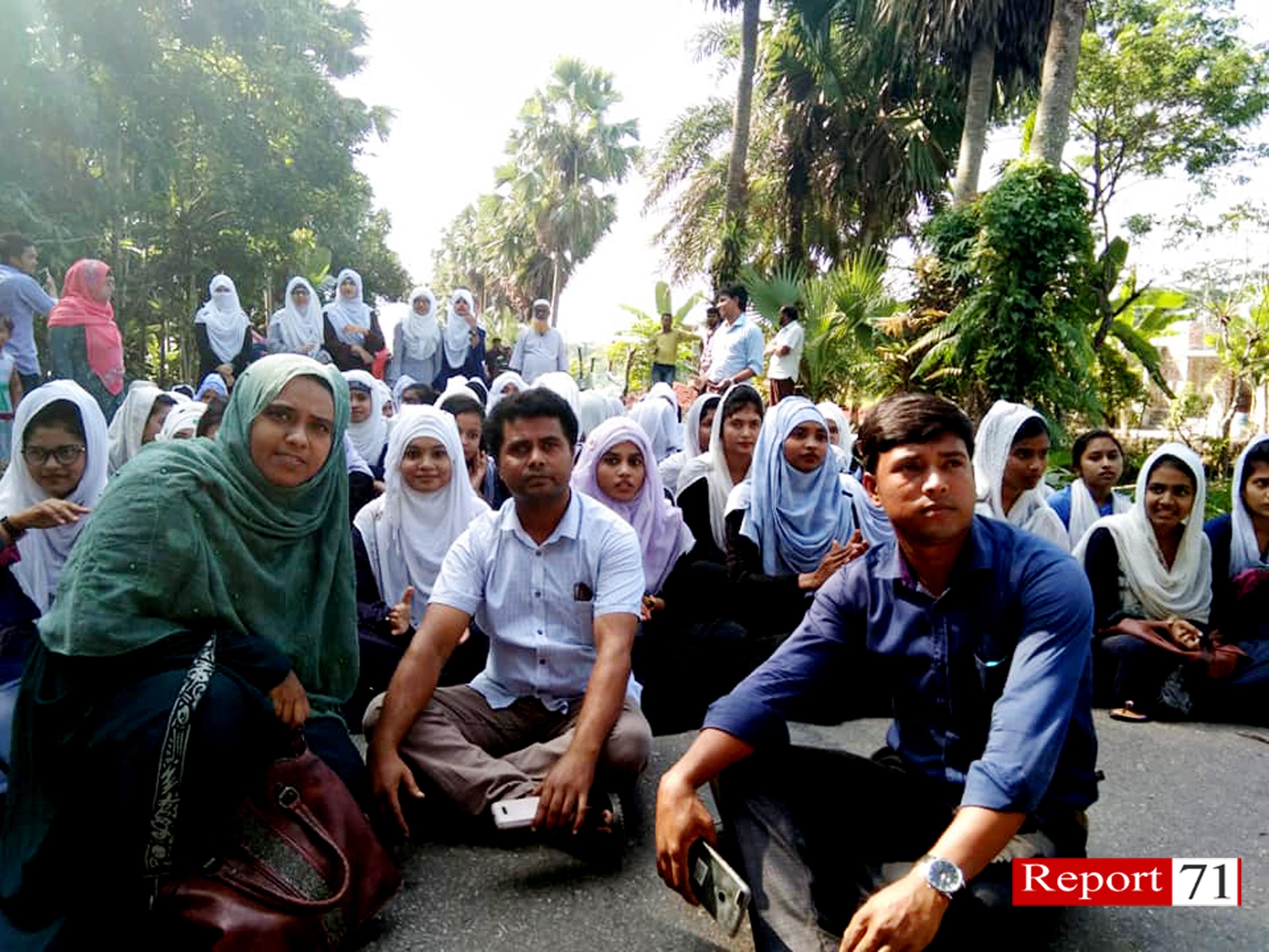 মঠবাড়িয়ায় তুষখালী কলেজে হামলা, ভাংচুর ও নৈশ প্রহরীকে কুপিয়ে জখম : প্রতিবাদে সড়ক অবরোধ