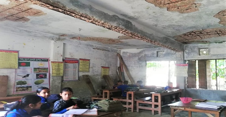 বরিশালে ২ লাখ শিশুর ঝুঁকির মুখে শিক্ষা গ্রহণ
