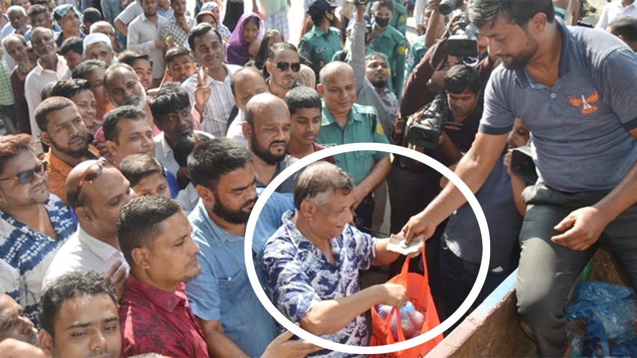 লাইনে দাঁড়িয়ে ৪৫ টাকার পেঁয়াজ কিনলেন সিটি মেয়র