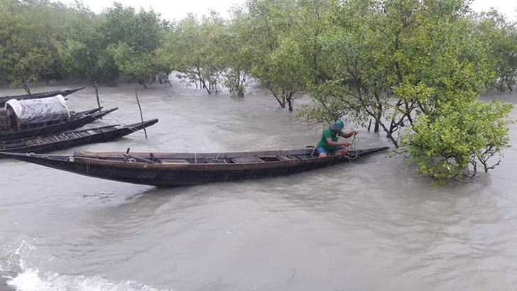 বঙ্গোপসাগরে ১৫ জেলেসহ ট্রলারের সন্ধান পাওয়া যাচ্ছে না
