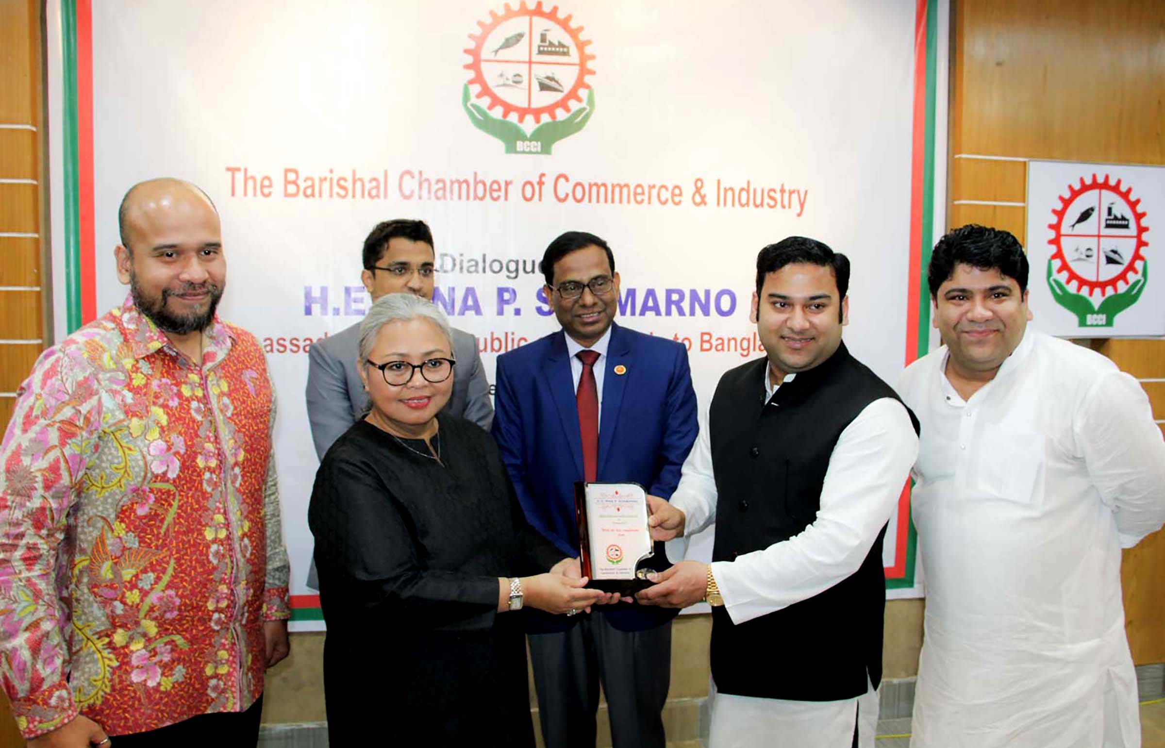 ইন্দোনেশিয়ান ব্যবসায়ীদেরকে বরিশালে বিনিয়োগের জন্য উৎসাহী-রাষ্ট্রদূত রিনা পি সুমারনো