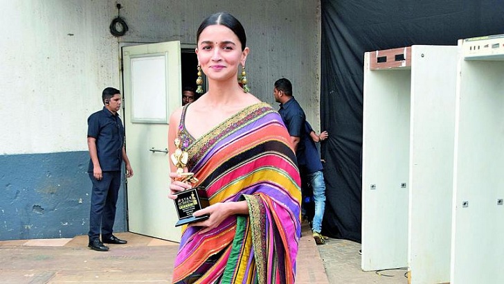 অ্যাওয়ার্ড ফিক্সিংয়ে ফেঁসে গেলেন আলিয়া ভাট!
