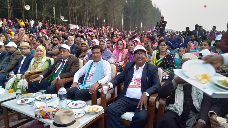 নয়নাভিরাম শুভসন্ধ্যা সমুদ্র সৈকতে উপমহাদেশের সর্ববৃহৎ জ্যোৎস্না উৎসব