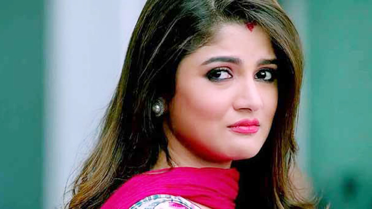 গ্রামে অপহরণের শিকার হলেন শ্রাবন্তী!