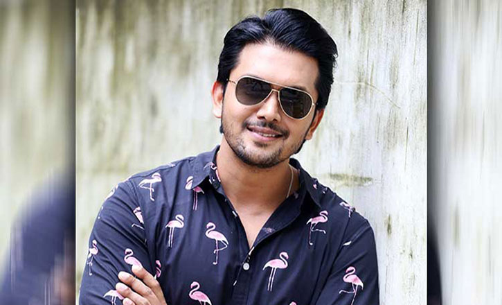 জনপ্রিয় অভিনেতা শুভ ২৫৭ টাকা নিয়ে ঢাকায় আসে