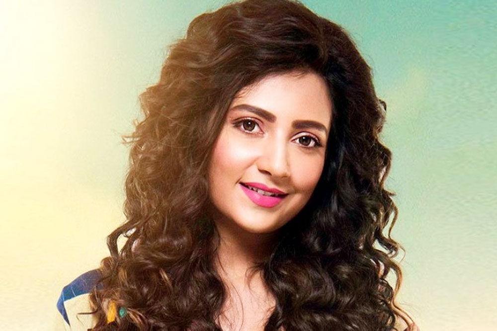 ভিন্ন লুকে নায়কা শুভশ্রী