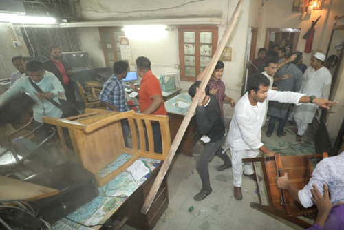 দৈনিক সংগ্রাম অফিসে ভাঙচুর চালিয়েছে ‘মুক্তিযুদ্ধ মঞ্চের’