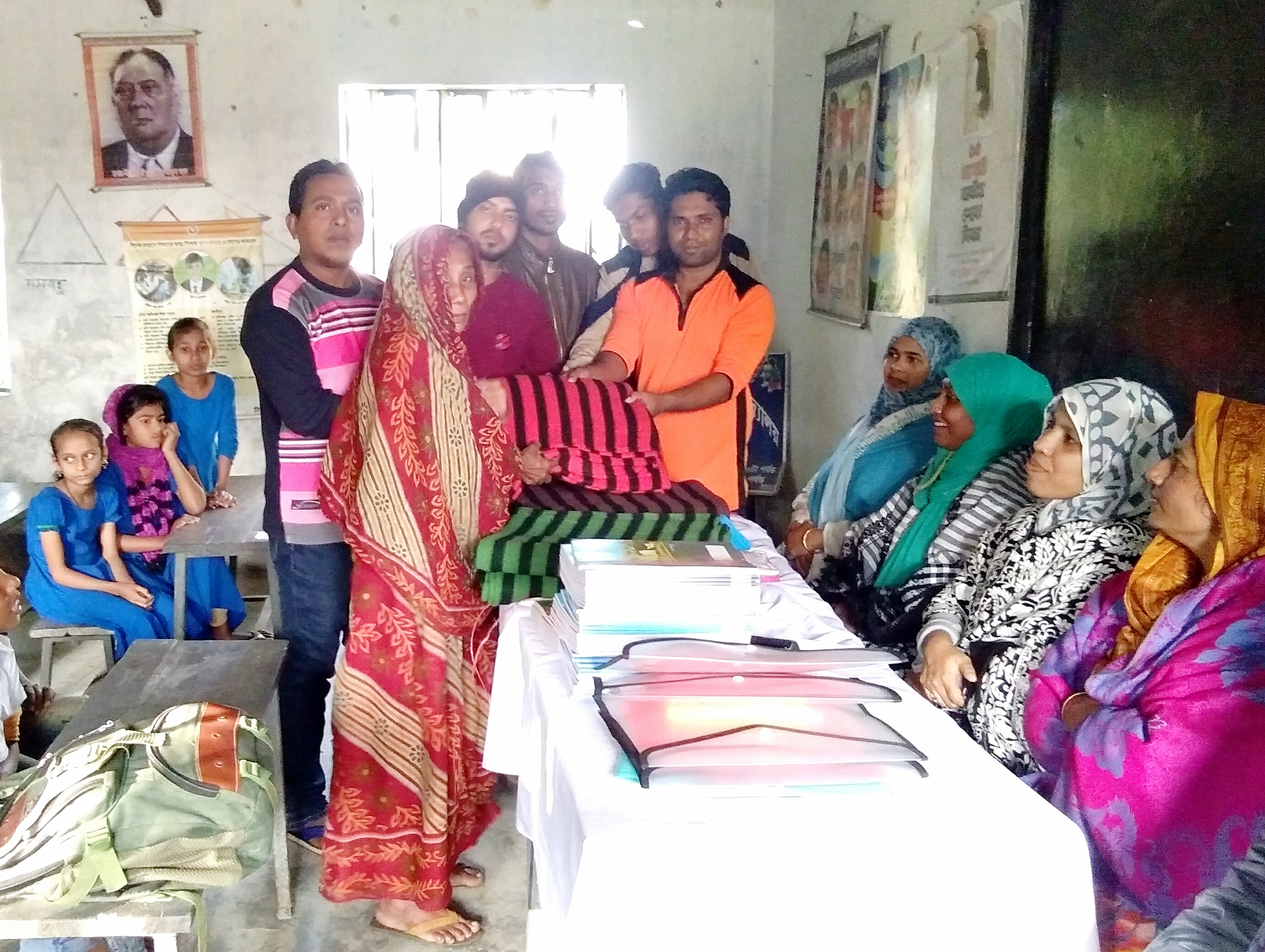 পূর্ব বাহেরদিয়া যুব কল্যান সংস্থার উদ্যোগে শীতবস্ত্র বিতরন ও শিক্ষা সামগ্রী বিতরন