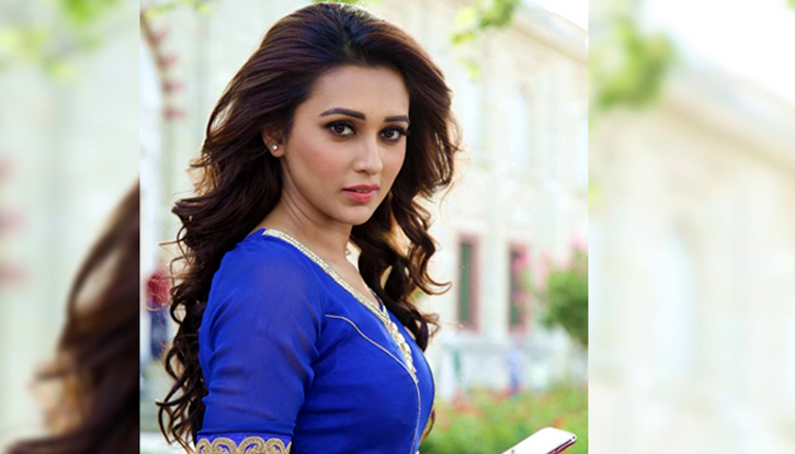 বিজ্ঞাপনে এমপির পরিচয়, বিতর্কে মিমি
