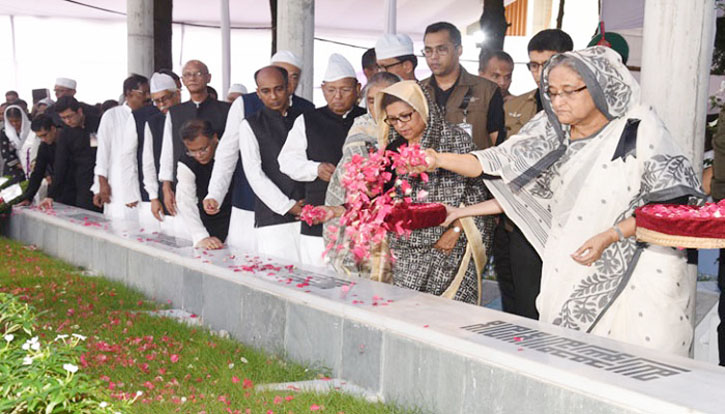 বঙ্গবন্ধুর সমাধিতে প্রধানমন্ত্রীর শ্রদ্ধা