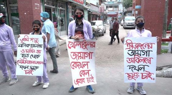বরিশাল স্টেডিয়ামের জমি দখল : প্রতিবাদে মানববন্ধন