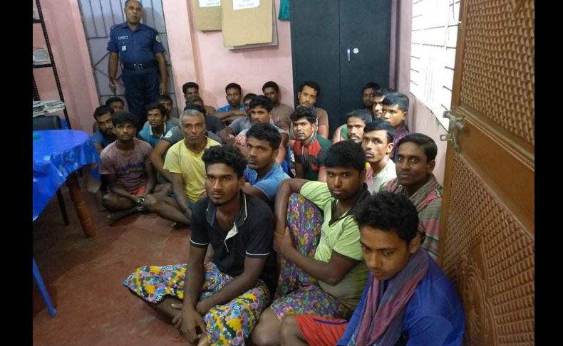 বরিশালে নদী থেকে মাটি কাটার দায়ে ২৬ জনকে কারাদন্ড