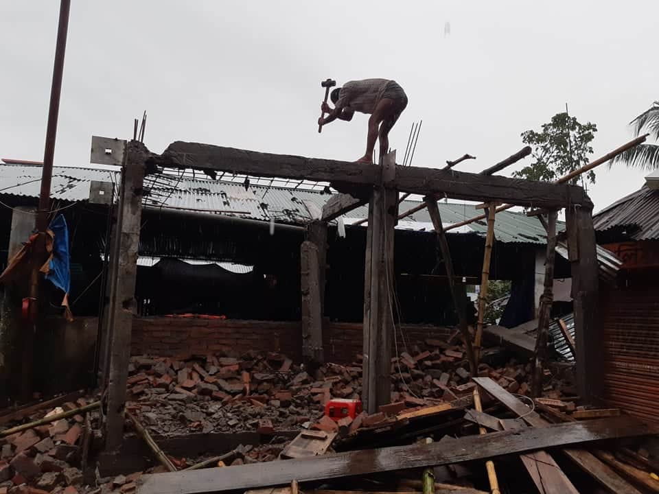 বাকেরগঞ্জ কামারখালী বাজারের অবৈধ দোকান উচ্ছেদ , ত্রিশ হাজার টাকা জরিমান