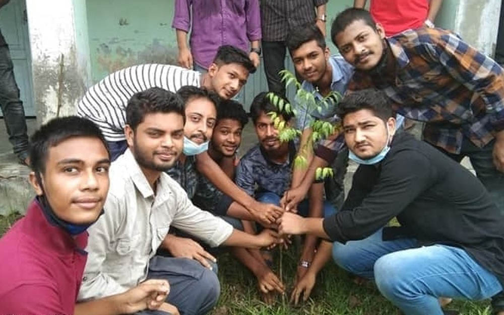 নলছিটি ছাত্রলীগের উদ্যোগে বৃক্ষরোপণ