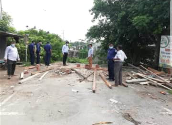 ছাত্র সমাজ নেতার অবৈধ স্থাপনা ভেঙে দিলেন এসিল্যান্ড