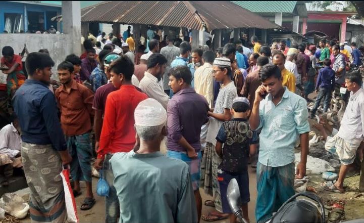 গ্রামের মানুষ মাস্ক পড়ে না : স্বাস্থ্যবিধিও মানেনা : সরকারী নির্দেশনা উপেক্ষিত
