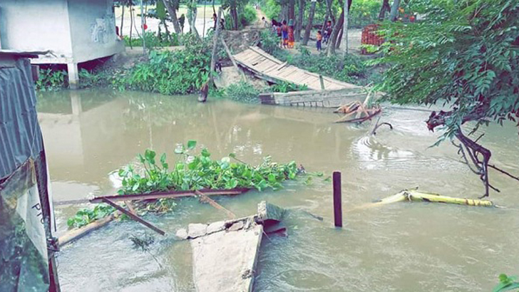 বরিশালে সেতু ভেঙে যোগাযোগ বিচ্ছিন্ন : জনদুর্ভোগ