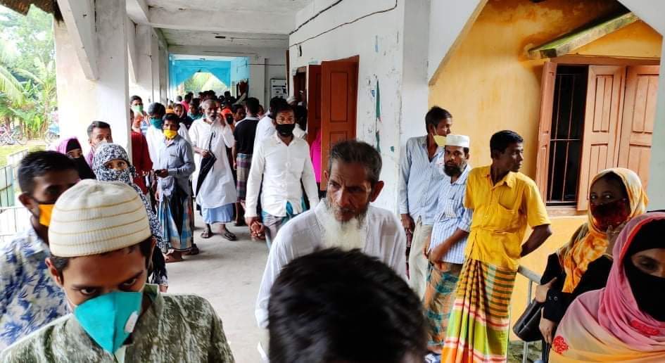 প্রধানমন্ত্রীর ২৫শ টাকার বিশেষ সহায়তা নিয়ে অর্থ বানিজ্য