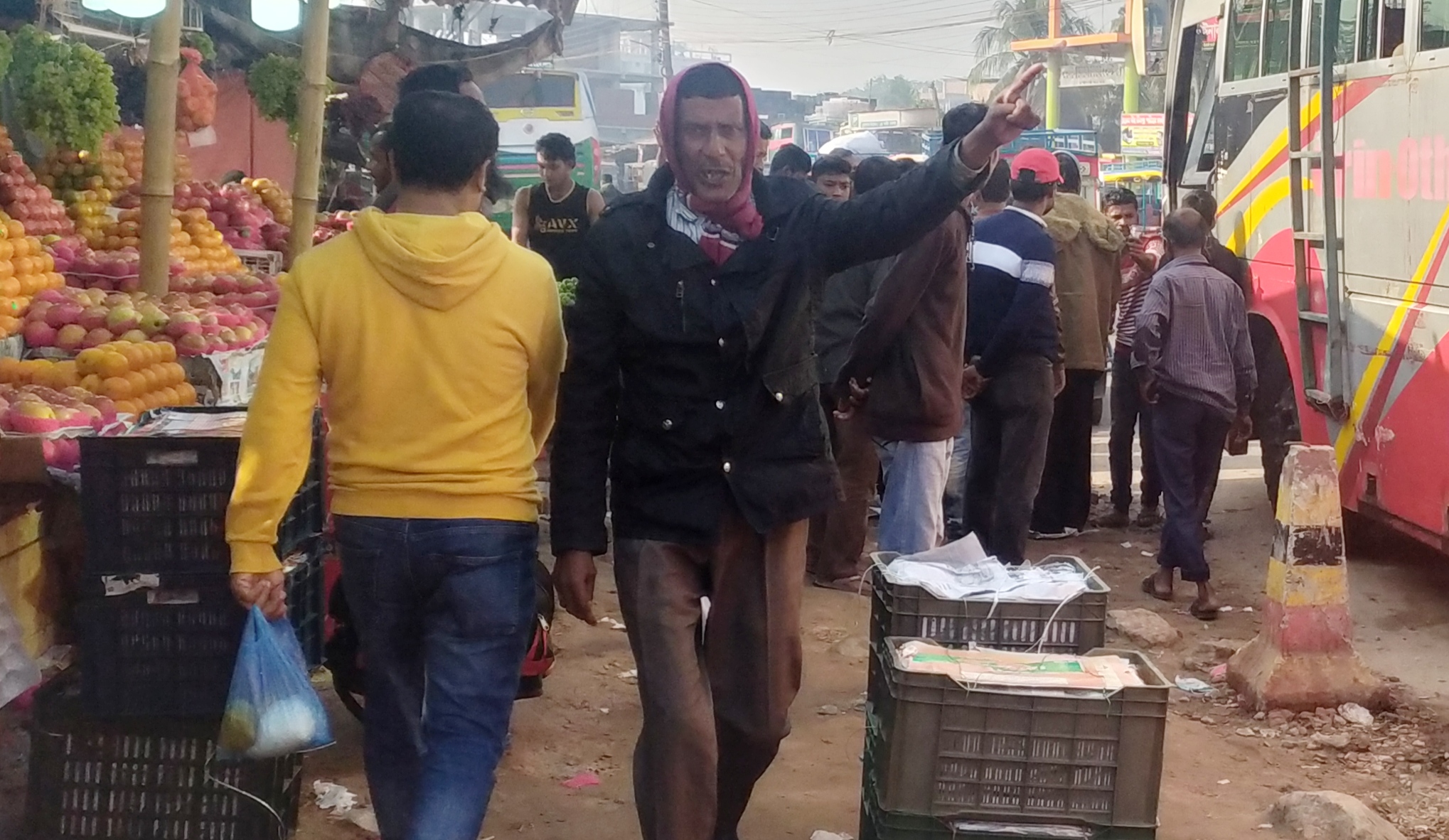বরিশালে করোনার ঢেউ নিয়ে নেই তেমন কোন সচেতনতা