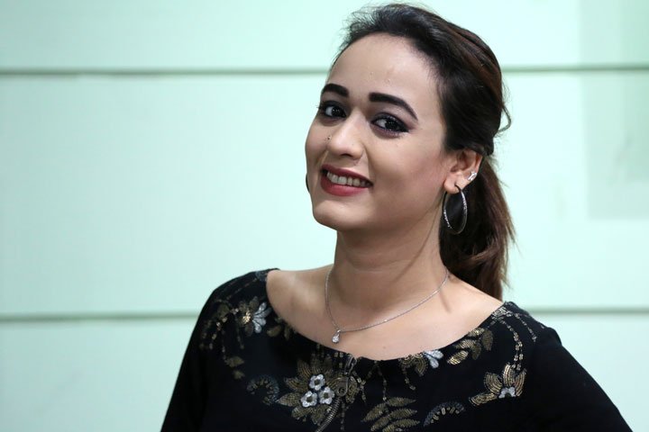 অভিনয় থেকে বর্তমানে তার দুরত্ব চলছে