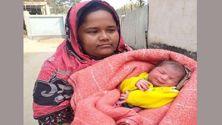 মেয়ে হওয়ায় নবজাতককে হাসপাতালে ফেলে পালালেন মা-বাবা