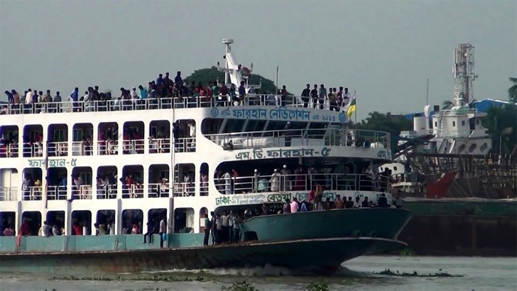ফারহান লঞ্চের ধাক্কায় পন্টুনে দাঁড়িয়ে থাকা যাত্রীর পা বিচ্ছিন্ন