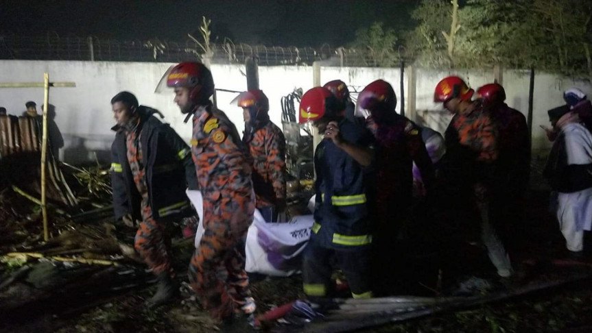 তার ছিঁড়ে ঘরে আগুন : দুই ছেলেসহ স্বামী-স্ত্রীর মৃত্যু