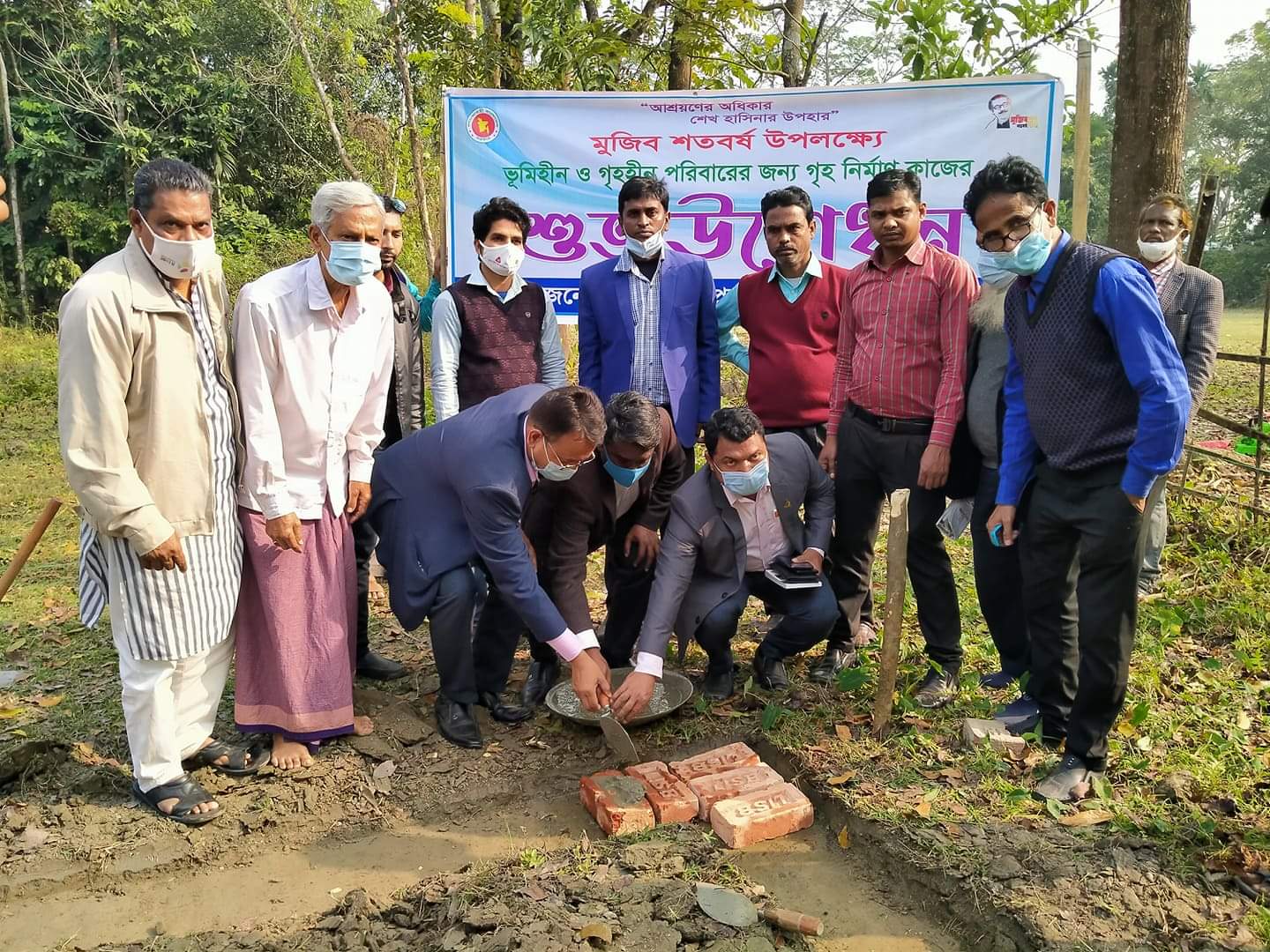 বাবুগঞ্জে গৃহহীন পরিবারের ঘর নির্মাণ কাজের উদ্বোধন