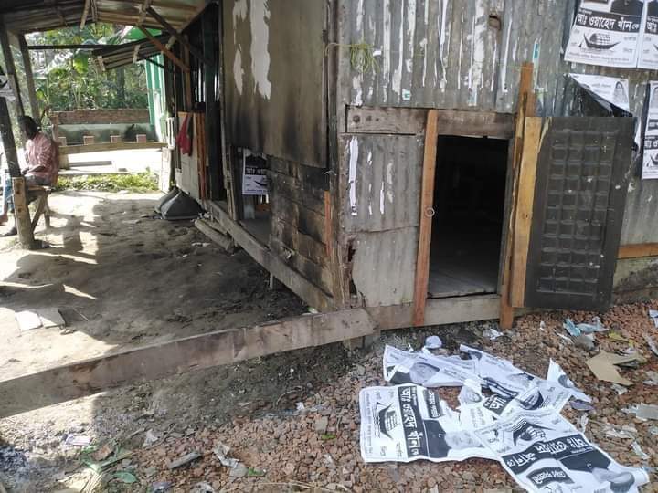 নলছিটিতে নৌকা প্রার্থীর নির্বাচনি কার্যালয়ে অগ্নিসংযোগ