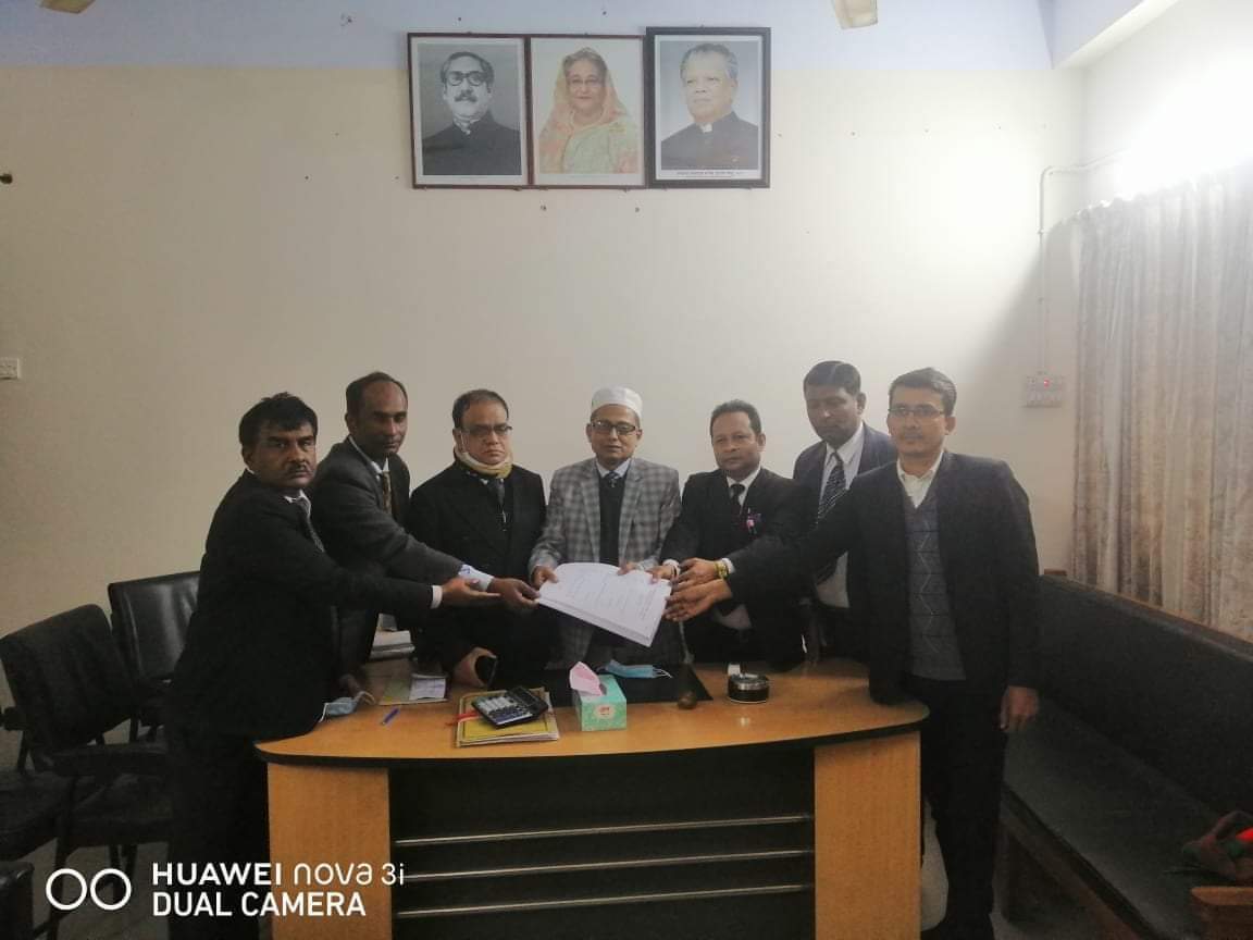 ঝালকাঠি জেলা আইনজীবী সমিতির নির্বাচনঃ আ’লীগ ও বিএনপি সমর্থিত দুটি প্যানেলের মনোনয়ন সংগ্রহ
