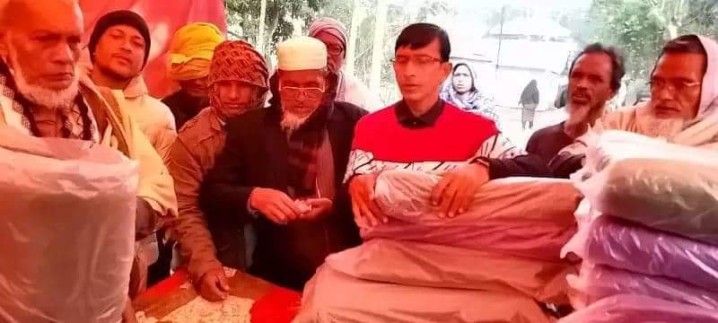 বাকেরগঞ্জে শীতার্ত  অসহায় প্রায় দেড় – শতাধিক  পরিবারের মাঝে ব্যবসায়ী-যুবদল নেতা রাশেদ খান রিয়াজের কম্বল বিতরন