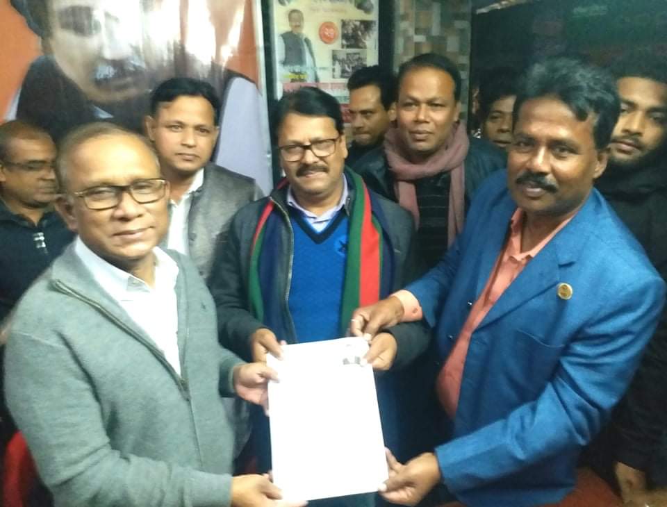 বাকেরগঞ্জের চরাদিতে চেয়ারম্যান পদে লিটন খানের আওয়ামীলীগের দলীয় ফরম সংগ্রহ ও জমাদান