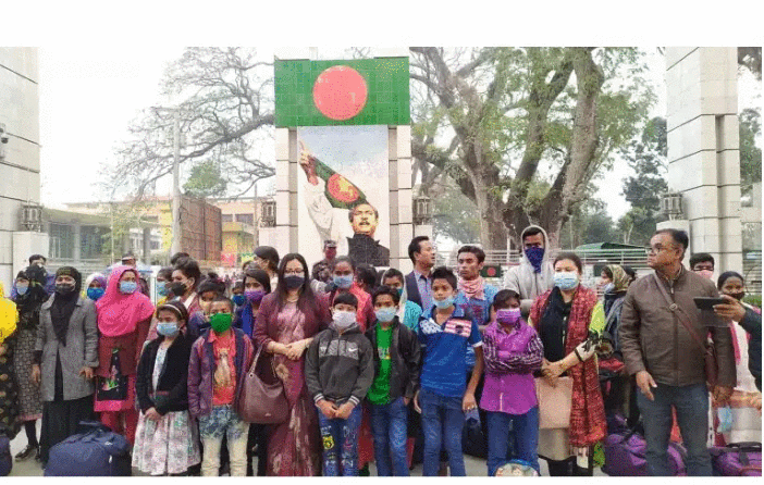 ভারতে পাচার হওয়া ৩৮জন শিশু, কিশোর- কিশোরীকে বেনাপোল দিয়ে দেশে হস্তান্তর