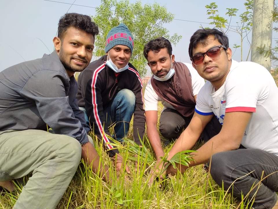 বজ্রপাতে মৃত্যুর ঝুঁকি কমাতে বরিশালে বৃক্ষরোপন কর্মসূচি অনুষ্ঠিত