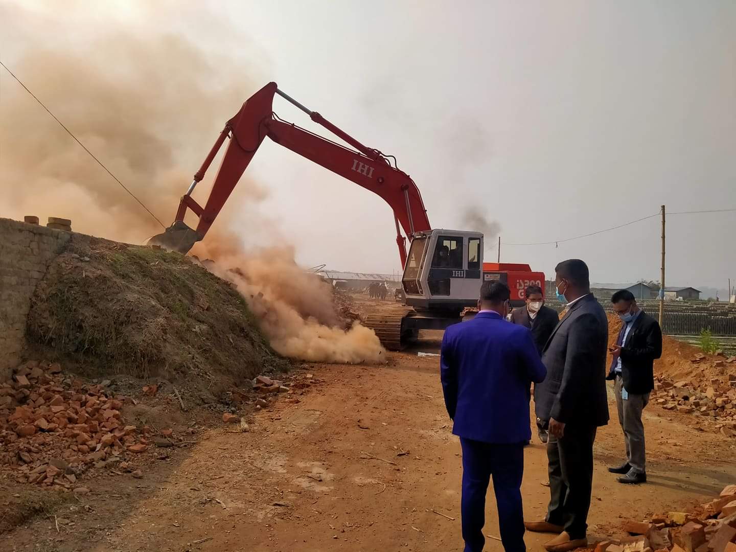 বাবুগঞ্জে অবৈধ ৩ ইটভাটা ধ্বংস করেছে পরিবেশ অধিদপ্তর