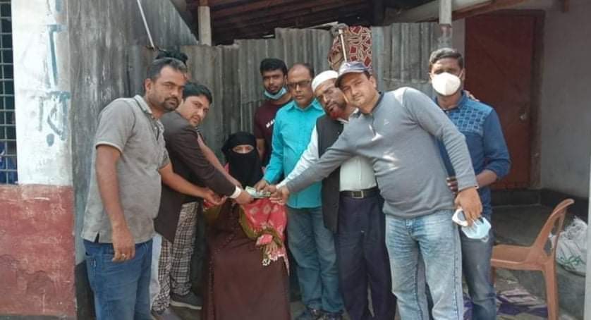 বেনাপোলে অসহায় এক নারীর পাশে দাঁড়াল জাতীয় সাংবাদিক সংস্থার উপজেলা কমিটি