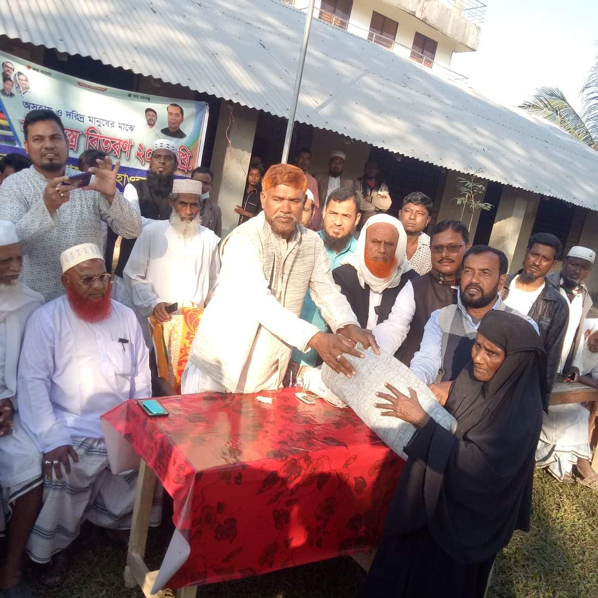 কুয়াকাটায় শীতার্তদের পাশে নবনির্বাচিত মেয়র