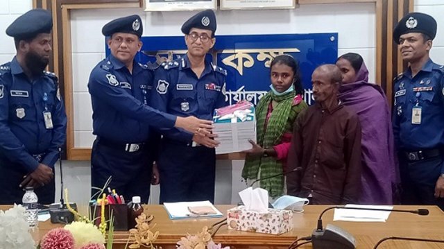 ফেসবুক স্ট্যাটাস দেখে শিক্ষার্থীর খরচের ভার নিলো পুনাক